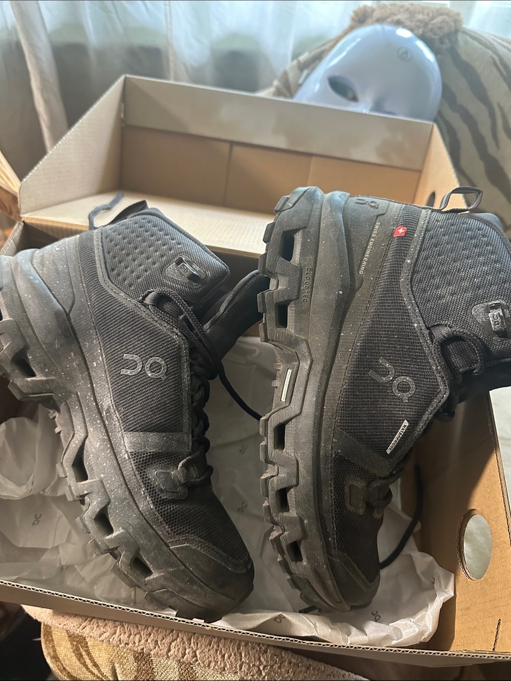 CLOUDROCK Black Mid-Top Waterproof Trail Boots - Picture 4 of 9